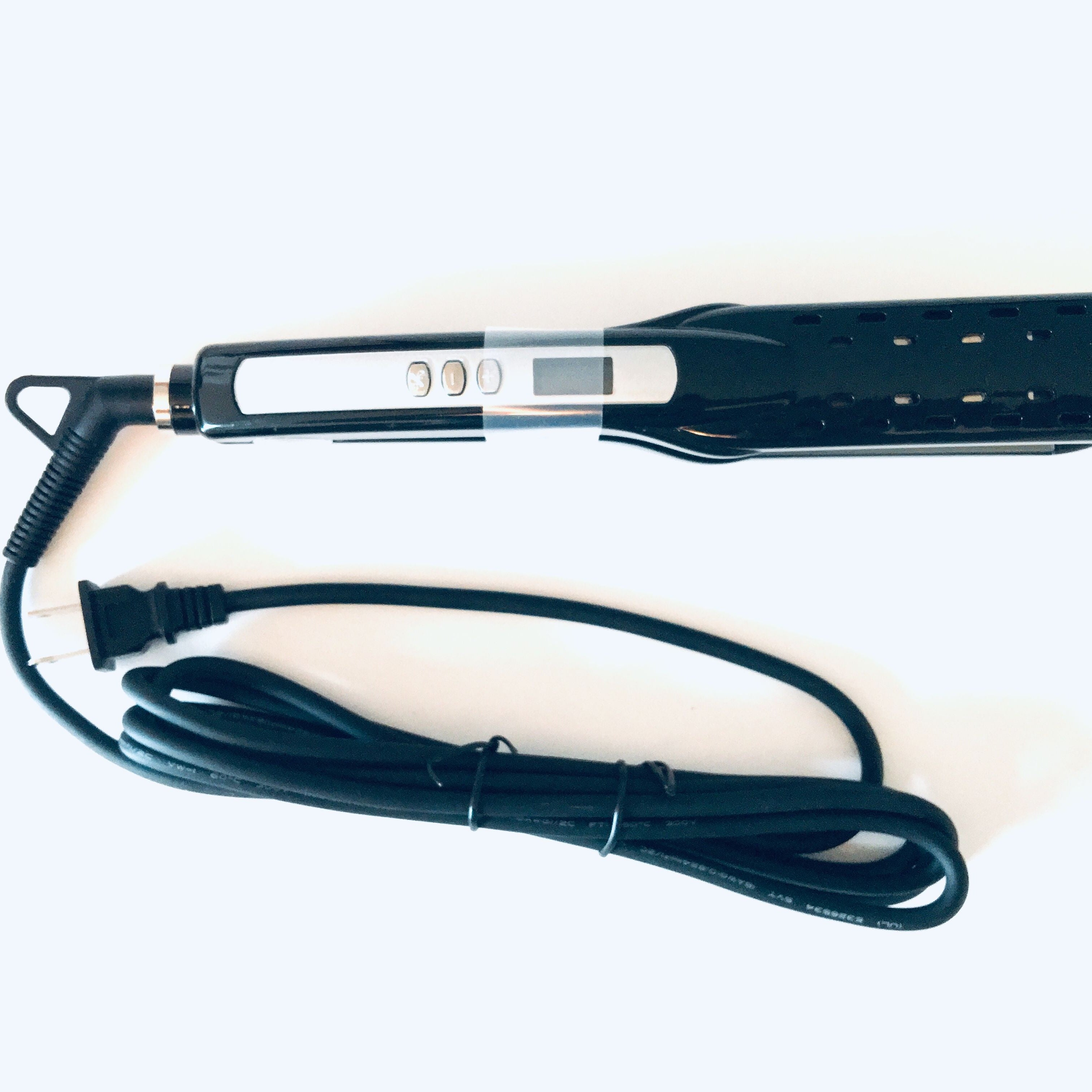 DIGITAL CERAMIC AND TITANIUM HAIRSTYLING IRON, 1.5 INCH,