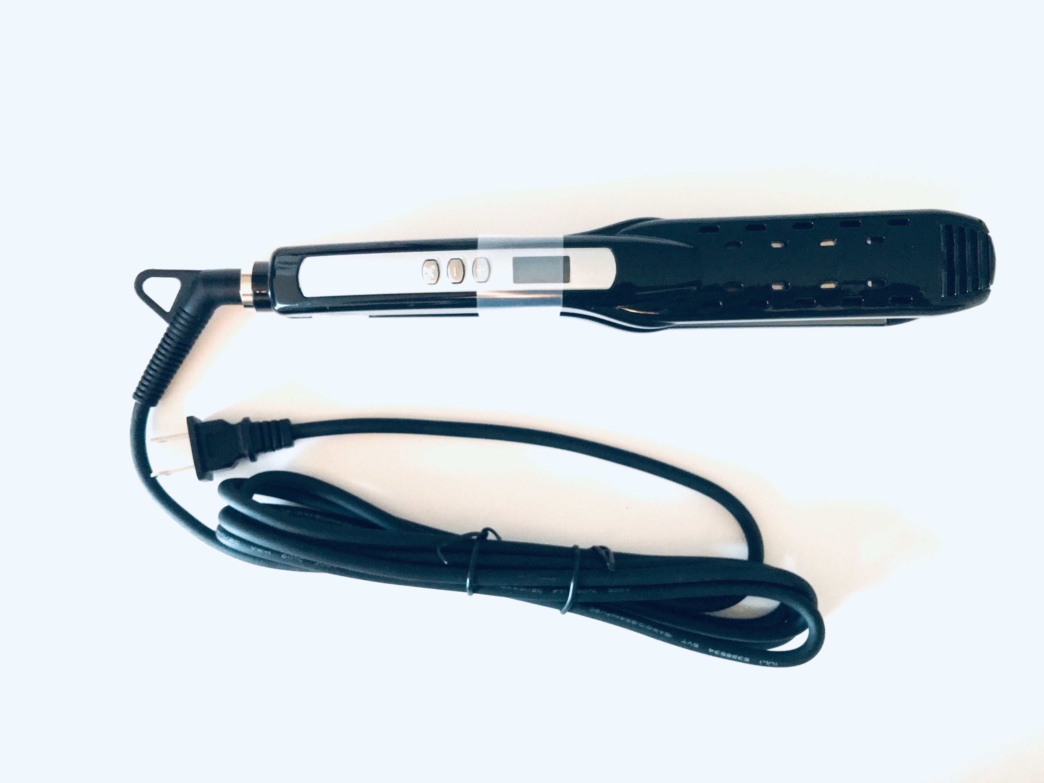 DIGITAL CERAMIC AND TITANIUM HAIRSTYLING IRON, 1.5 INCH,